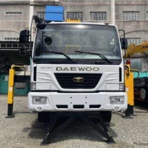 Daewoo 6 Wheel Crane Truck for Sale